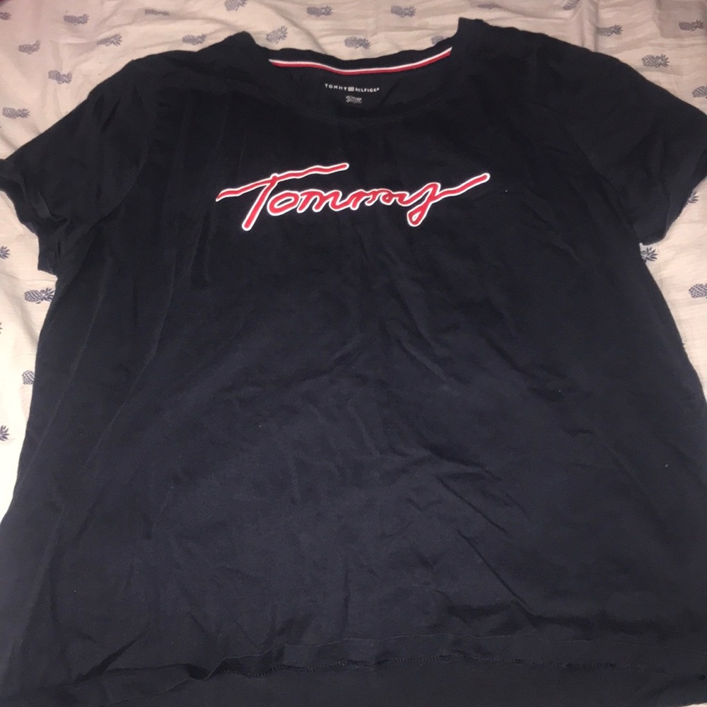 Super cute Tommy tee shirt!